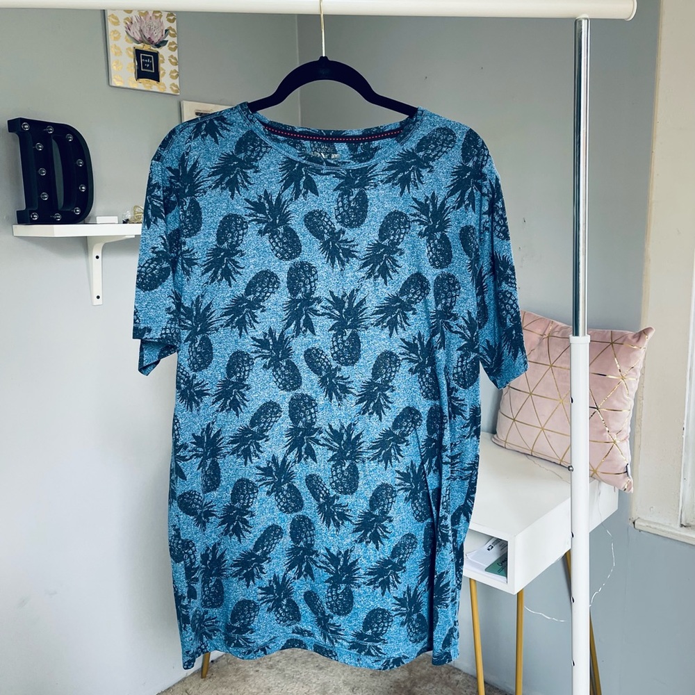 MBX denim wear cute pineapple men t shirt size XL but fit like large